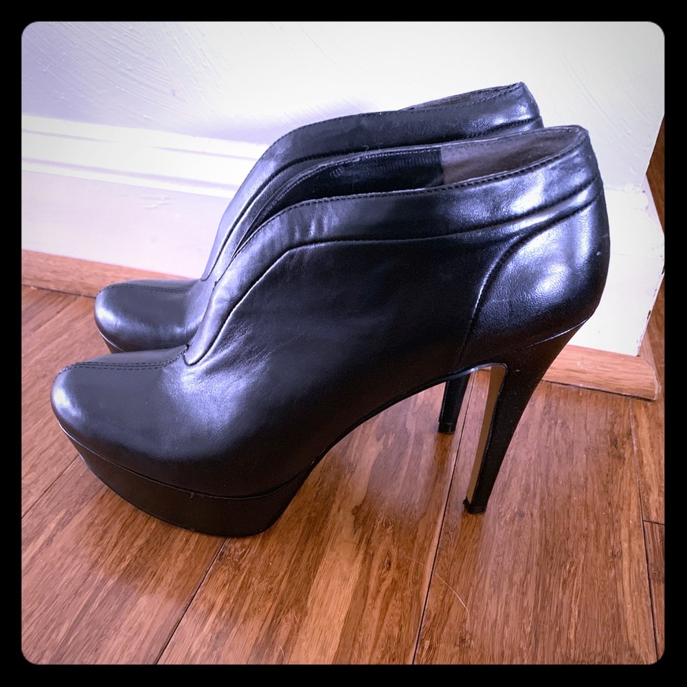 Nine West Gracious bootie Size 7.5